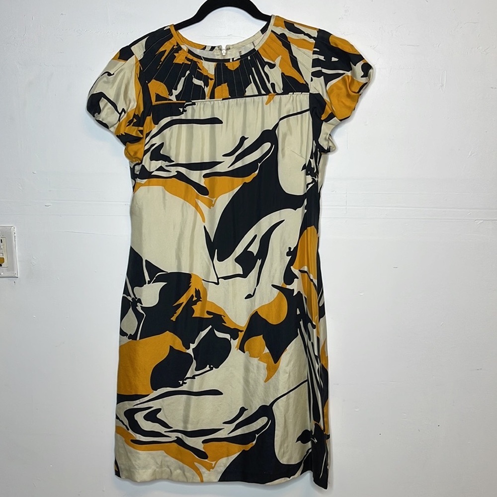 Badgley Mischka Pleated Neckline Poof Short Sleeve Abstract Design Midi Dress